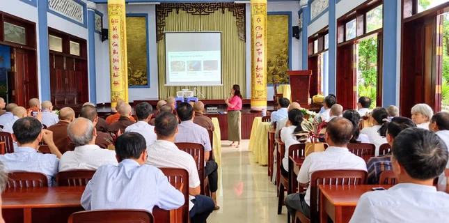Báo cáo viên Th.S Phạm Thị Diễm Phương, giảng viên Trường Đại học Tài nguyên và Môi trường TP.HCM trình bày hai chuyên đề