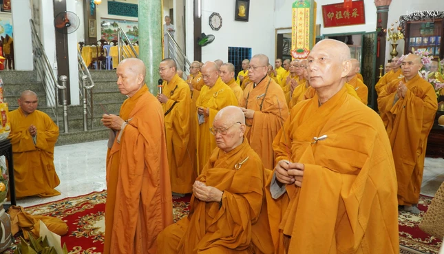 Dâng hương tưởng niệm Hòa thượng Thích Bửu Đăng, tri ân những đóng góp to lớn của Hòa thượng cho sự nghiệp cách mạng, giải phóng dân tộc Dâng hương tưởng niệm Hòa thượng Thích Bửu Đăng, tri ân những đóng góp to lớn của Hòa thượng cho sự nghiệp cách mạng, giải phóng dân tộc