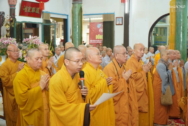 Chư Tăng Ni các phường: Hạnh Thông, Gò Vấp, Thông Tây Hội, An Nhơn, An Hội Tây và An Hội Đông tưởng niệm Hòa thượng Thích Bửu Đăng Chư Tăng Ni các phường: Hạnh Thông, Gò Vấp, Thông Tây Hội, An Nhơn, An Hội Tây và An Hội Đông tưởng niệm Hòa thượng Thích Bửu Đăng