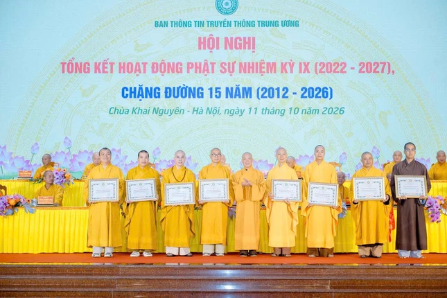 Trao Bằng tuyên dương công đức của Giáo hội đến các cá nhân Ban Thông tin - Truyền thông Trung ương