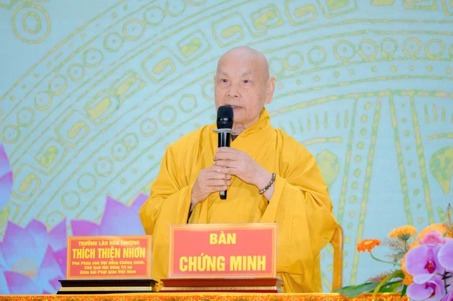 Trưởng lão Hòa thượng Thích Thiện Nhơn ban đạo từ chứng minh