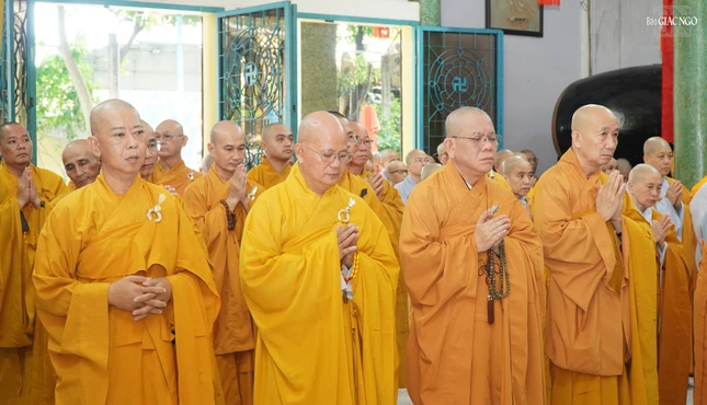 Bố-tát là nghi thức đặc thù của Tăng đoàn do Đức Phật chế định khi Ngài còn tại thế