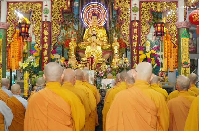 Trang nghiêm khóa lễ