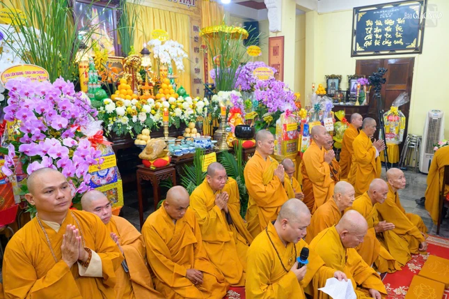 Môn đồ đệ tử dâng lời tác bạch