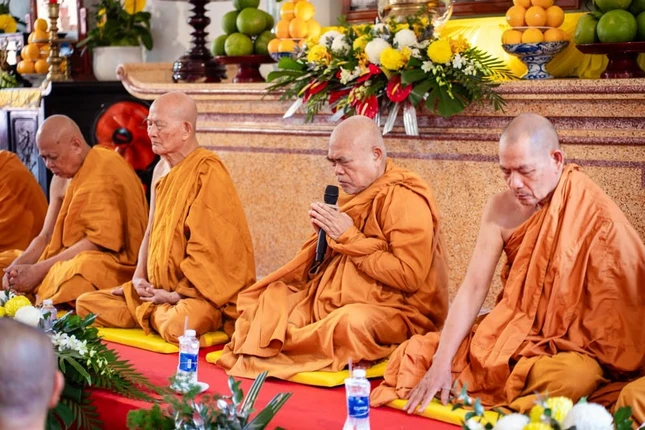 Hòa thượng Thích Giác Toàn, Trưởng ban Tổ chức khóa tu phát biểu khai mạc Hòa thượng Thích Giác Toàn, Trưởng ban Tổ chức khóa tu phát biểu khai mạc