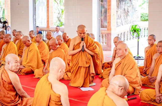 Thượng tọa Giác Hoàng trình bạch số lượng hành giả tham dự Thượng tọa Giác Hoàng trình bạch số lượng hành giả tham dự