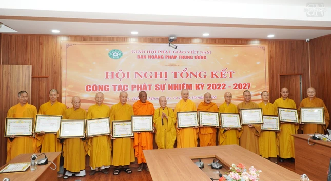Ghi nhận những đóng góp của chư tôn đức trong công tác hoằng pháp