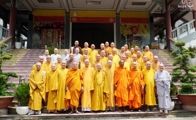 Lưu niệm sau hội nghị