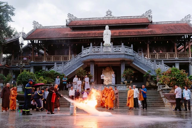 Thực hành sử dụng phương tiện chữa cháy