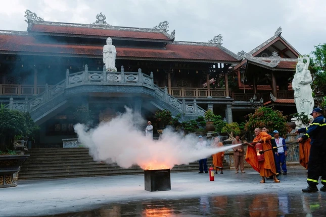 Thực hành sử dụng phương tiện chữa cháy