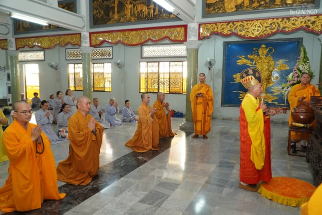 Khóa lễ cúng ngọ