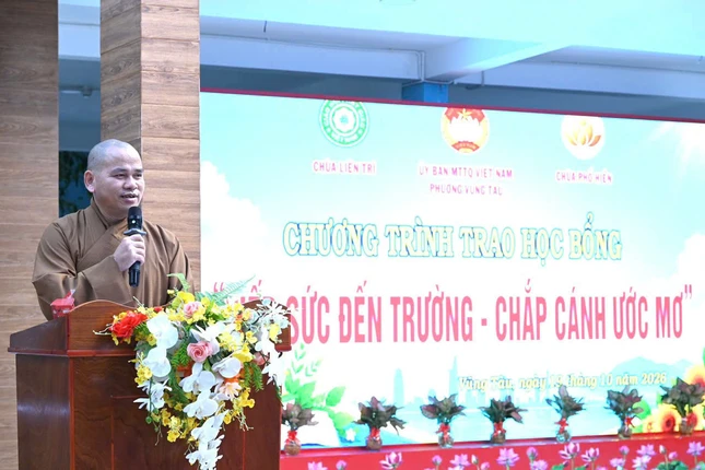 100 suất học bổng, mỗi suất trị giá 1 triệu đồng được trao đến các em Trường THCS Thắng Nhì 100 suất học bổng, mỗi suất trị giá 1 triệu đồng được trao đến các em Trường THCS Thắng Nhì