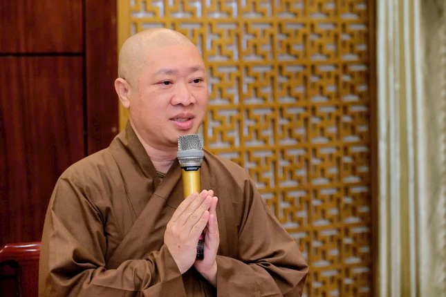 Thượng tọa Thích Thiện Thuận, Trưởng ban Hoằng pháp - Hướng dẫn Phật tử GHPGVN TP.HCM phát biểu trong phiên họp