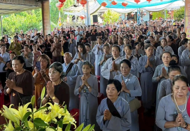 Phật tử tham dự lễ