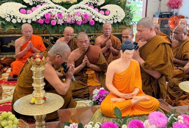 Nghi thức tuyên ngôn Tăng sự, giao y Kaṭhina