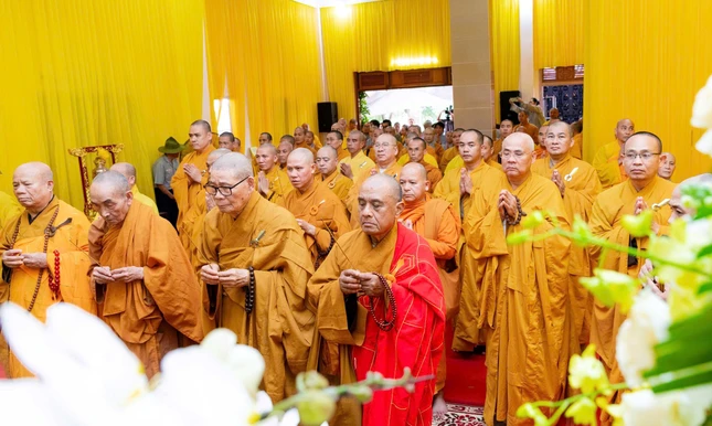 Chư tôn đức tưởng niệm Trưởng lão Hòa thượng Thích Đồng Tiến
