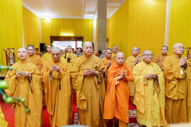Ban Giáo dục Phật giáo, Ban Phật giáo Quốc tế, Ban Văn hóa - Nghi Lễ, Ban Hoằng Pháp - Hướng dẫn Phật tử, Phân ban Ni giới tỉnh... viếng tang Trưởng lão Hòa thượng tân viên tịch