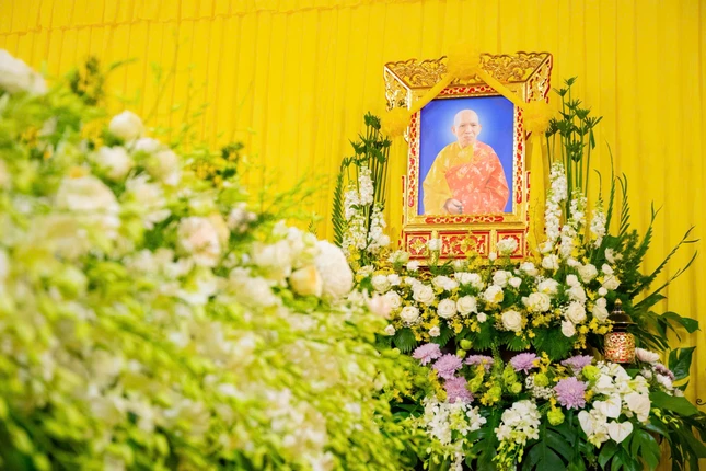 Kim quan Trưởng lão Hòa thượng được tôn trí tại chùa Triều Tôn Kim quan Trưởng lão Hòa thượng được tôn trí tại chùa Triều Tôn