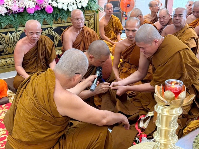 Nghi thức tuyên ngôn Tăng sự, giao y Kaṭhina