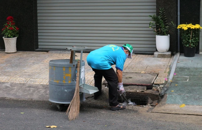 Vệ sinh mọi ngóc ngách, để đường phố sạch đẹp đón Tết