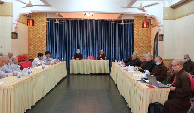 Quan cảnh phiên họp về công tác nhân sự của Ban Trị sự Phật giáo quận 5