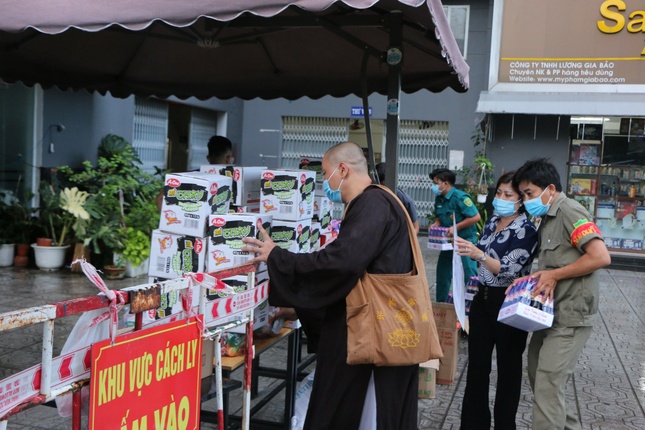 Gian hàng 0 đồng tại khu cách ly quận Tân Phú