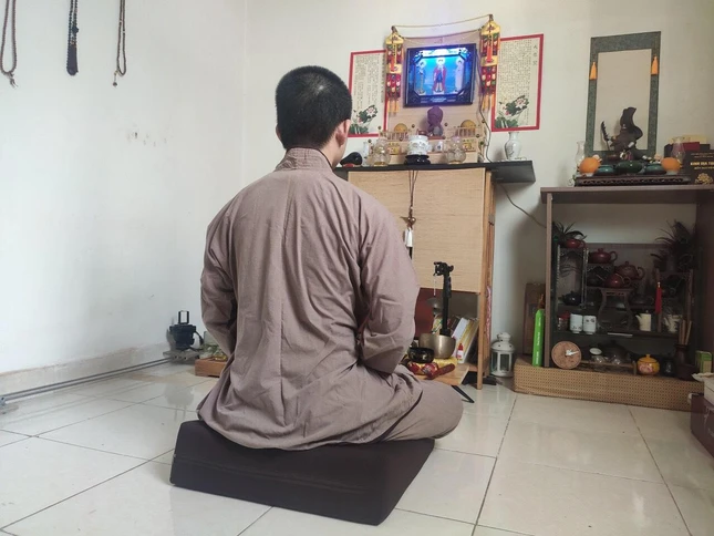 Tháng ngày ở Sài Gòn, mùa Vu lan, anh Trần Quốc Tuấn đã hướng về mẹ, gửi niệm chúc lành qua những thời kinh báo hiếu