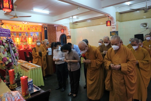 Tưởng niệm nạn nhân mất vì Covid-19 và mất trong mùa đại dịch