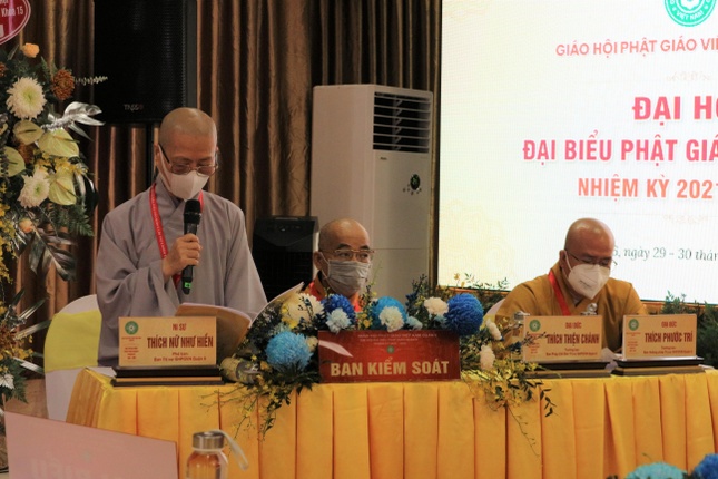 Ni sư Như Hiền thông qua danh sách cung thỉnh Ban Chứng minh, Chủ tọa đoàn, Ban Thư ký và Ban Kiểm soát đại hội