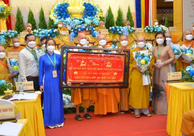 Chính quyền quận 6 ghi nhận đóng góp của Ban Trị sự Phật giáo quận 6 trong nhiệm kỳ 2016-2021