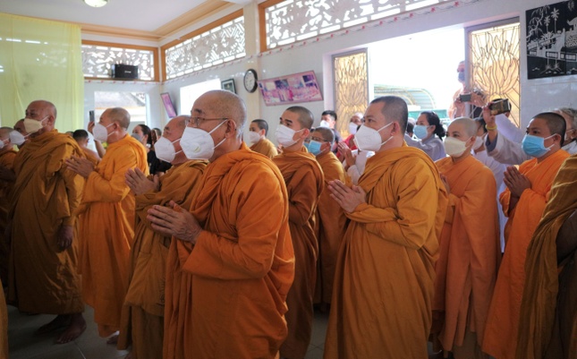 Nhất tâm cầu nguyện Giác linh Trưởng lão Hòa thượng tân viên tịch