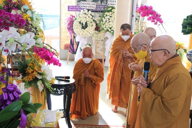 Chư tôn đức nguyện cầu Giác linh Trưởng lão Hòa thượng cao đăng Phật quốc