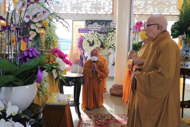 Hòa thượng Thích Giác Pháp đại diện Ban lễ tang dâng lời cảm tạ