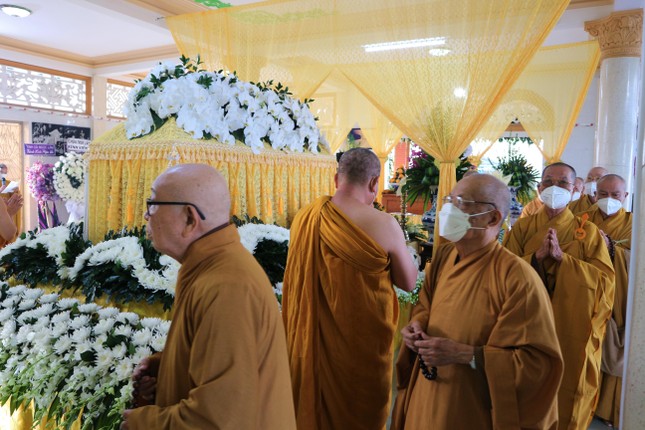 Hướng về Giác linh Trưởng lão Hòa thượng