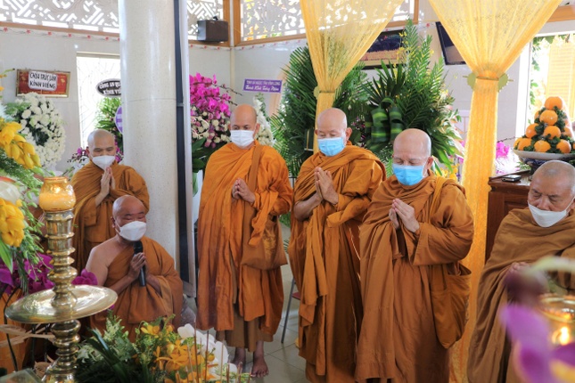 Hòa thượng Thích Giác Pháp phát biểu tri ân chư tôn đức các giáo đoàn