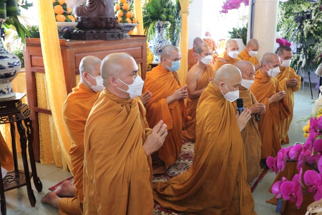 Trước Giác linh đài thành kính tưởng niệm