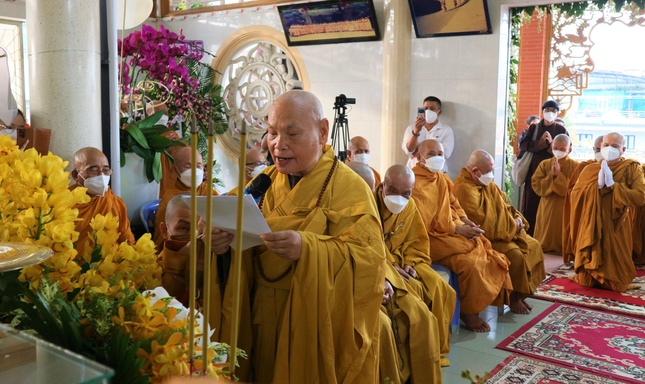 Hòa thượng Thích Thiện Nhơn đọc lời tưởng niệm của Trung ương GHPGVN