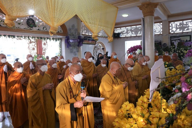 Cử hành nghi lễ di quan