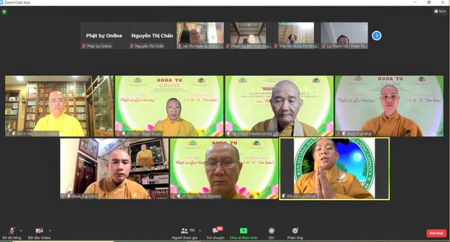 Ban Tổ chức báo cáo về khóa tu tại lễ khai mạc Ban Tổ chức báo cáo về khóa tu tại lễ khai mạc