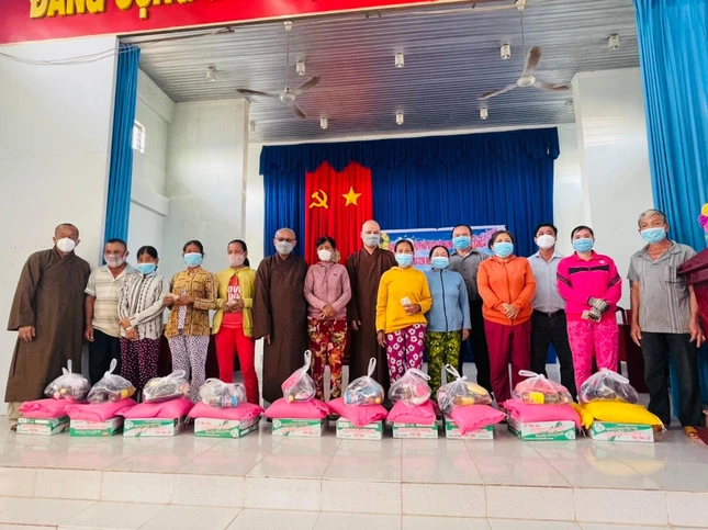 Quà Tết yêu thương