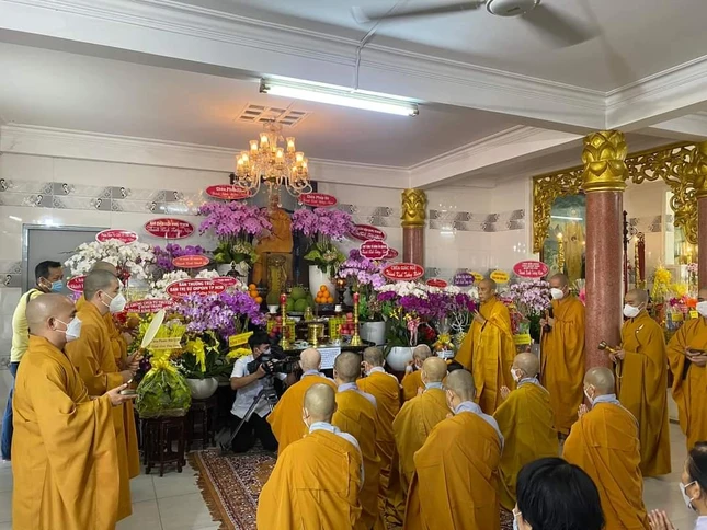 Thành kính tưởng niệm