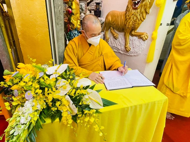 Thượng tọa Thích Quang Thạnh ký sổ tang lưu niệm