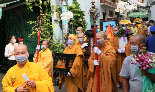 Linh mô, y bát rời Giác linh đường