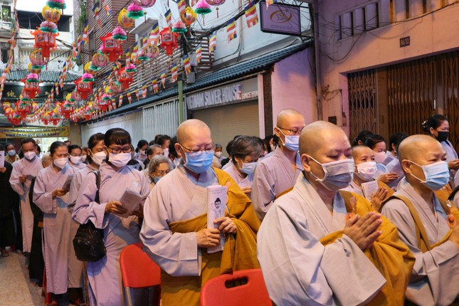 Lắng lòng hướng về Đức Phật