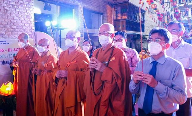 Niêm hương bạch Phật Niêm hương bạch Phật