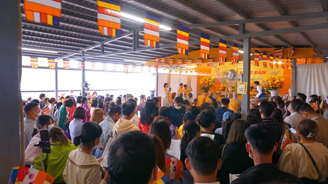 Hàng nghìn Phật tử đã tham dự