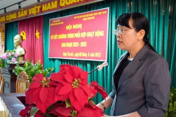 Bà Lê Thị Kim Hồng, Bí thư Quận Ủy phát biểu Bà Lê Thị Kim Hồng, Bí thư Quận Ủy phát biểu