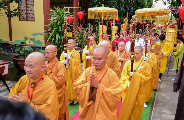 Cung nghinh chư tôn giáo phẩm quang lâm