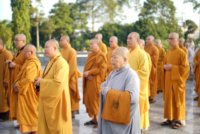 Phút mặc niệm, tưởng nhớ công ơn các bậc tiền nhân, anh hùng liệt sĩ Phút mặc niệm, tưởng nhớ công ơn các bậc tiền nhân, anh hùng liệt sĩ