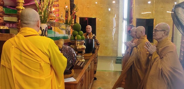 Chư tôn đức thành kính đảnh lễ Tam bảo Chư tôn đức thành kính đảnh lễ Tam bảo